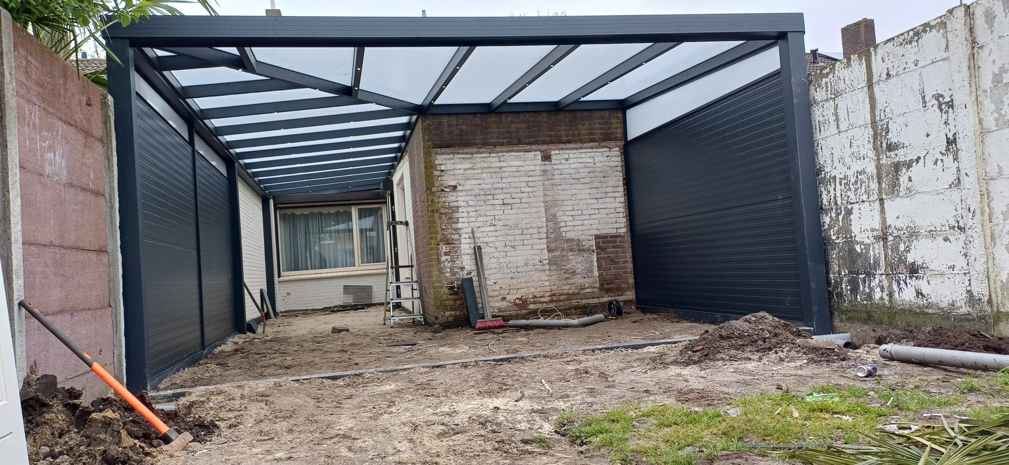 Moderne veranda met strakke afwerking